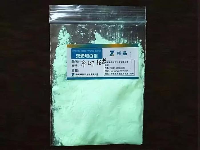 翡翠鐲子里的熒光劑會致癌？玉器店老板不會告訴你的秘密！
